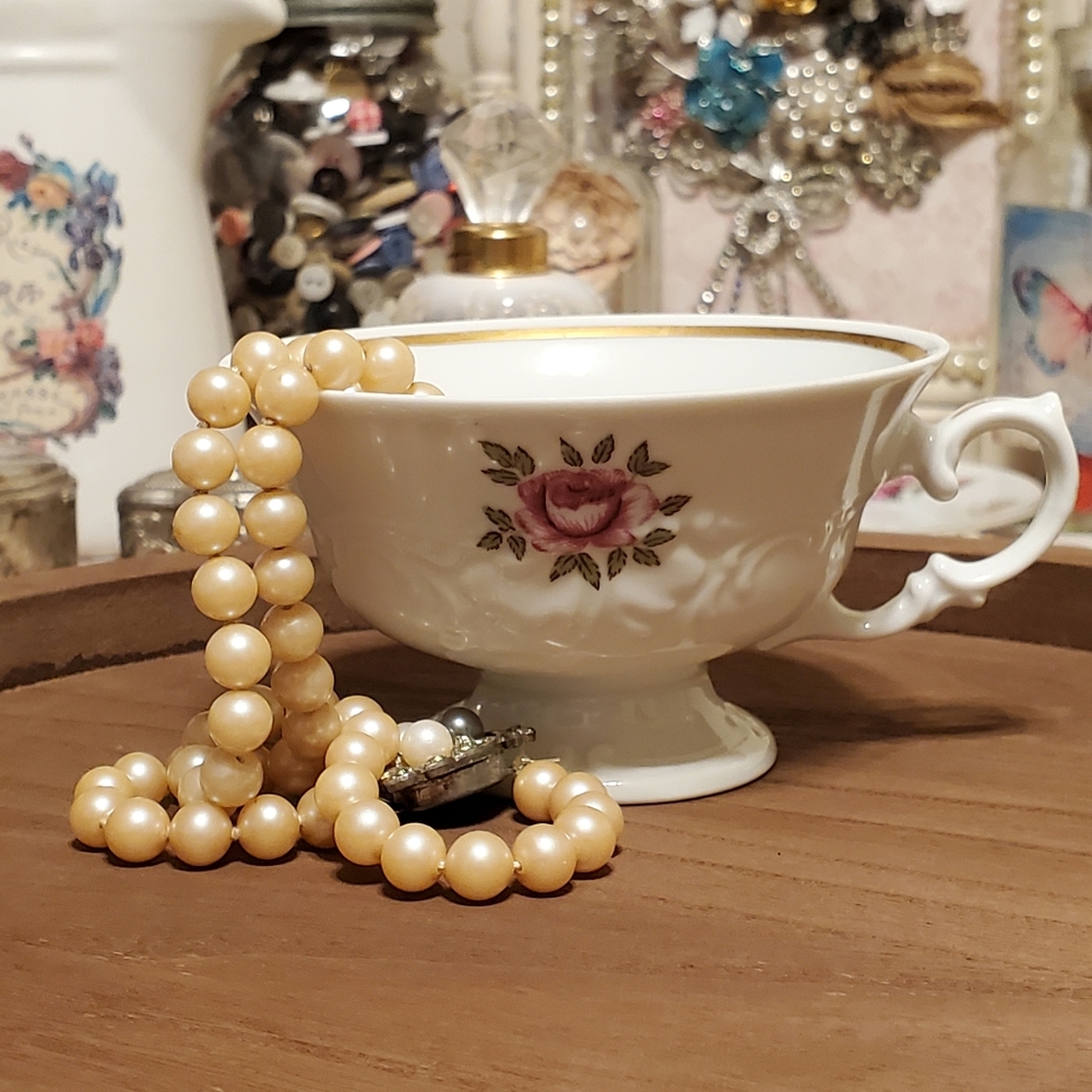 Walbrzych Avon Rose Teacups - Picture 1 of 8